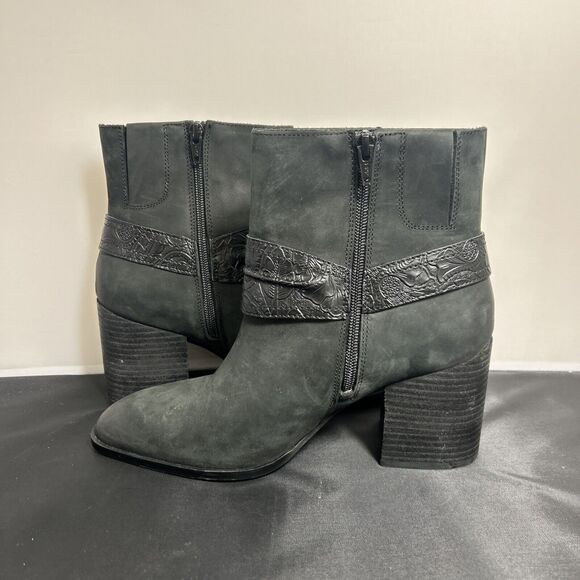 VIONIC Carnelia Ankle Boots Black Nubuck | Mercari VIONIC Carnelia Ankle Boots Black Nubuck Leather Water Repellant Sz. 9 Charity